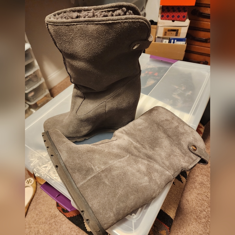 Ugg Wedge Boot - Picture 4 of 4